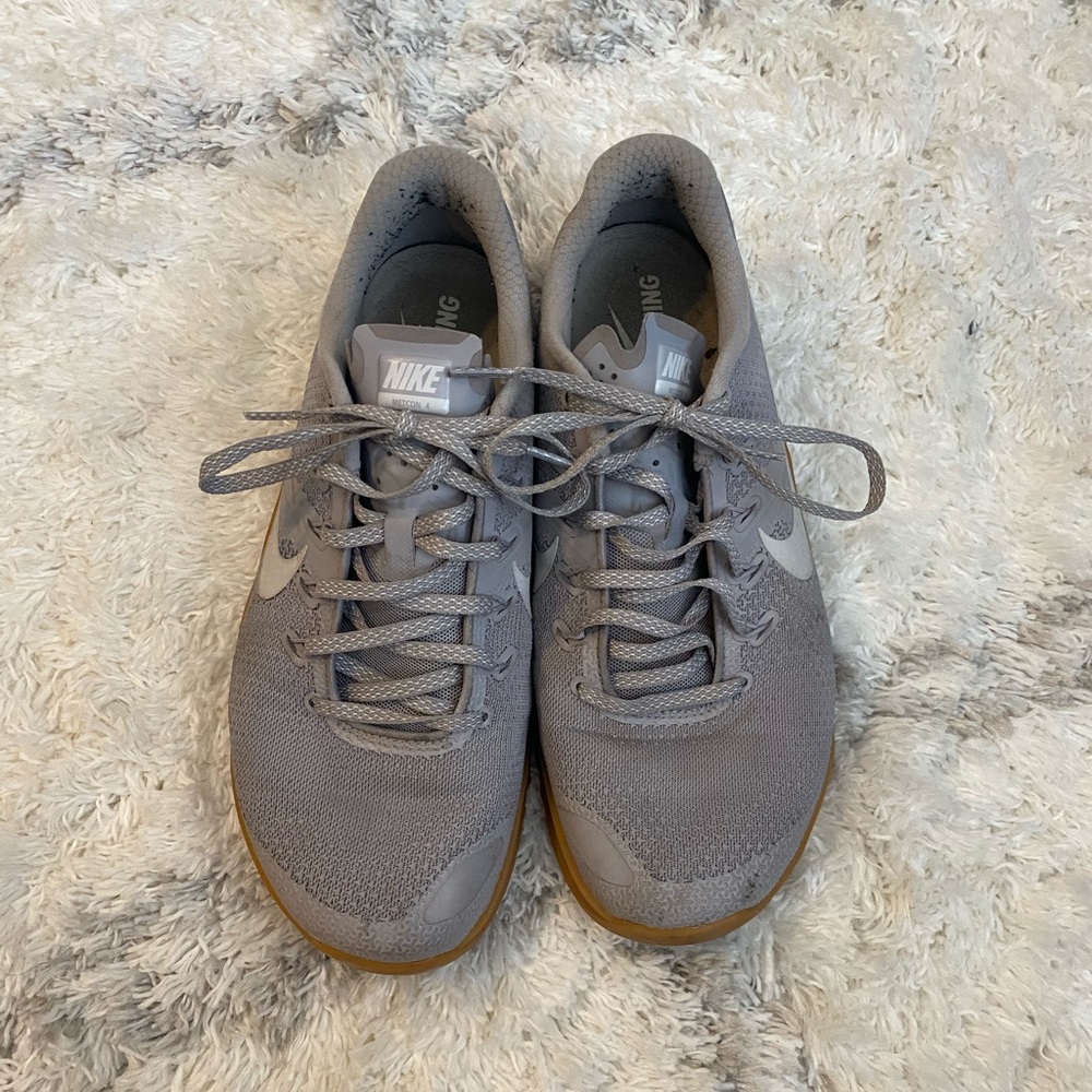 Mens Nike Metcon 4 gray gumsole size 10